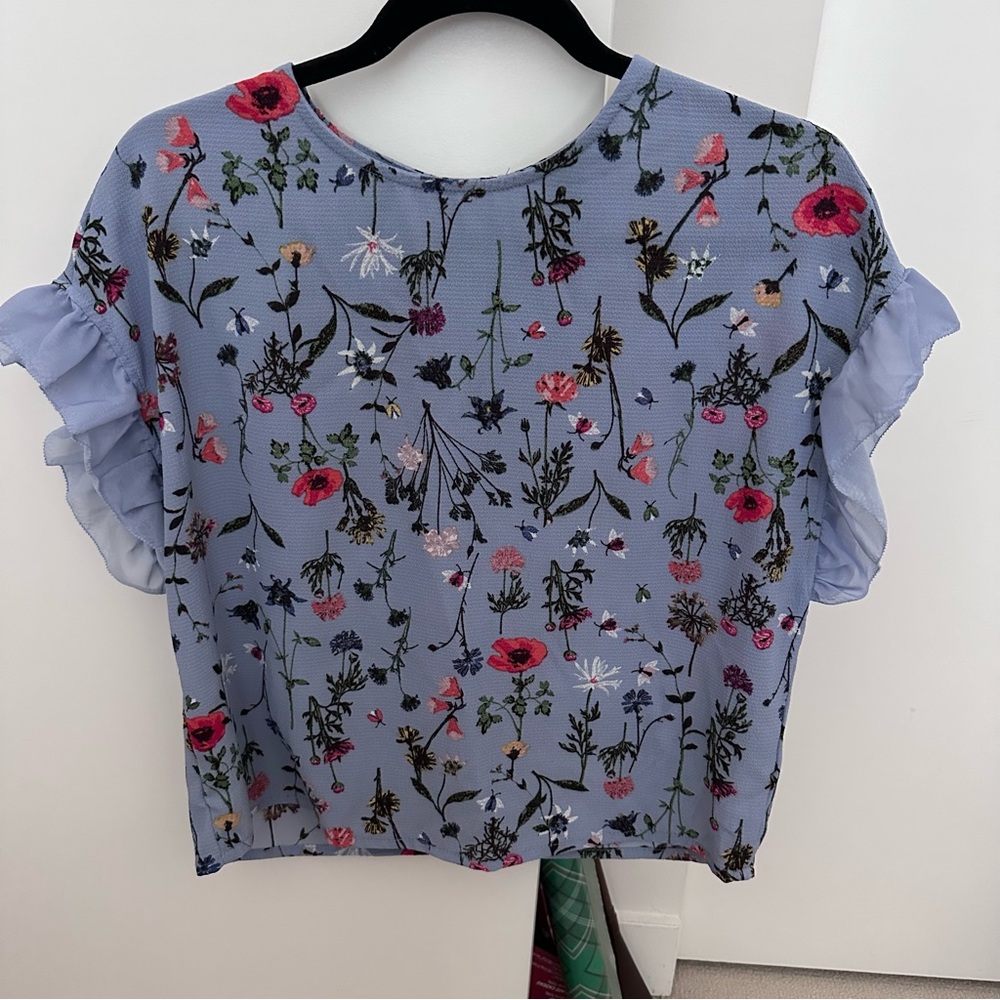 Cute blue floral blouse with ruffle sleeves